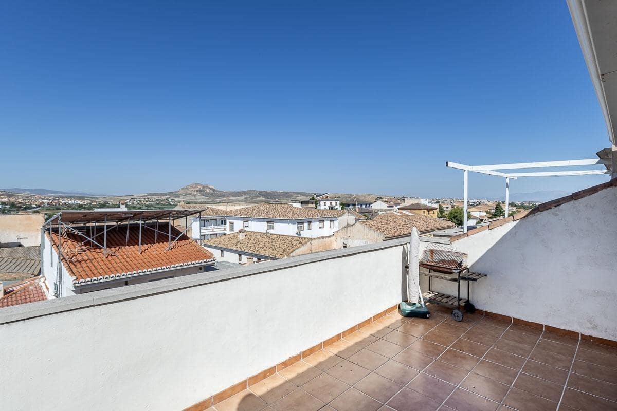 4 bedroom Penthouse for sale in Alhendin with garage - € 195,000 (Ref: 9911266)