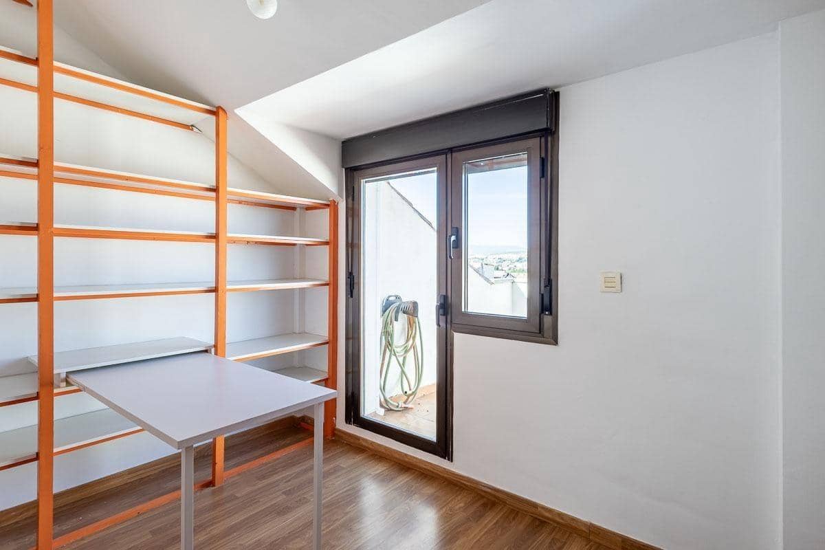 4 bedroom Penthouse for sale in Alhendin with garage - € 195,000 (Ref: 9911266)