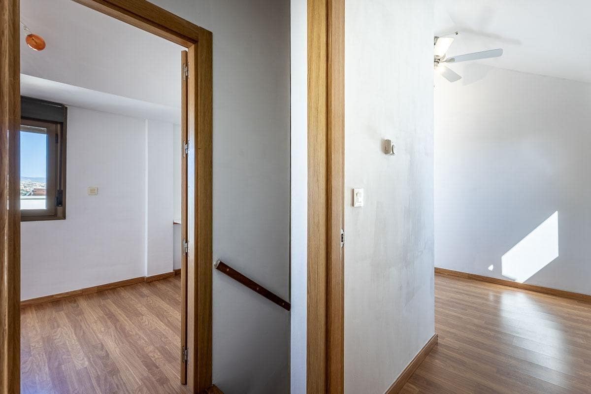 4 bedroom Penthouse for sale in Alhendin with garage - € 195,000 (Ref: 9911266)