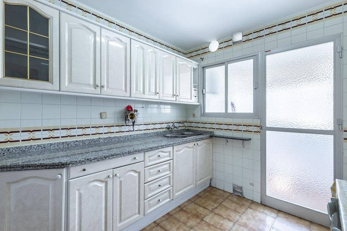 3 slaapkamer Flat te koop in Granada stad - € 280.000 (Ref: 9911269)