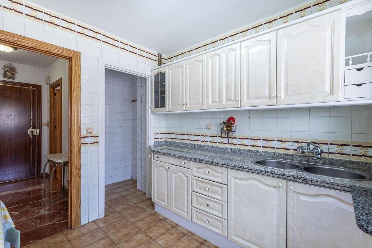 3 slaapkamer Flat te koop in Granada stad - € 280.000 (Ref: 9911269)
