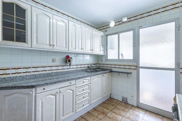3 slaapkamer Flat te koop in Granada stad - € 280.000 (Ref: 9911269)