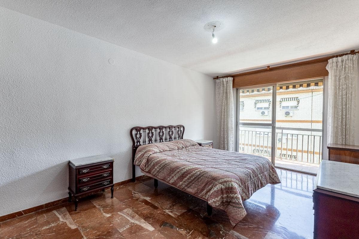 3 slaapkamer Flat te koop in Granada stad - € 280.000 (Ref: 9911269)