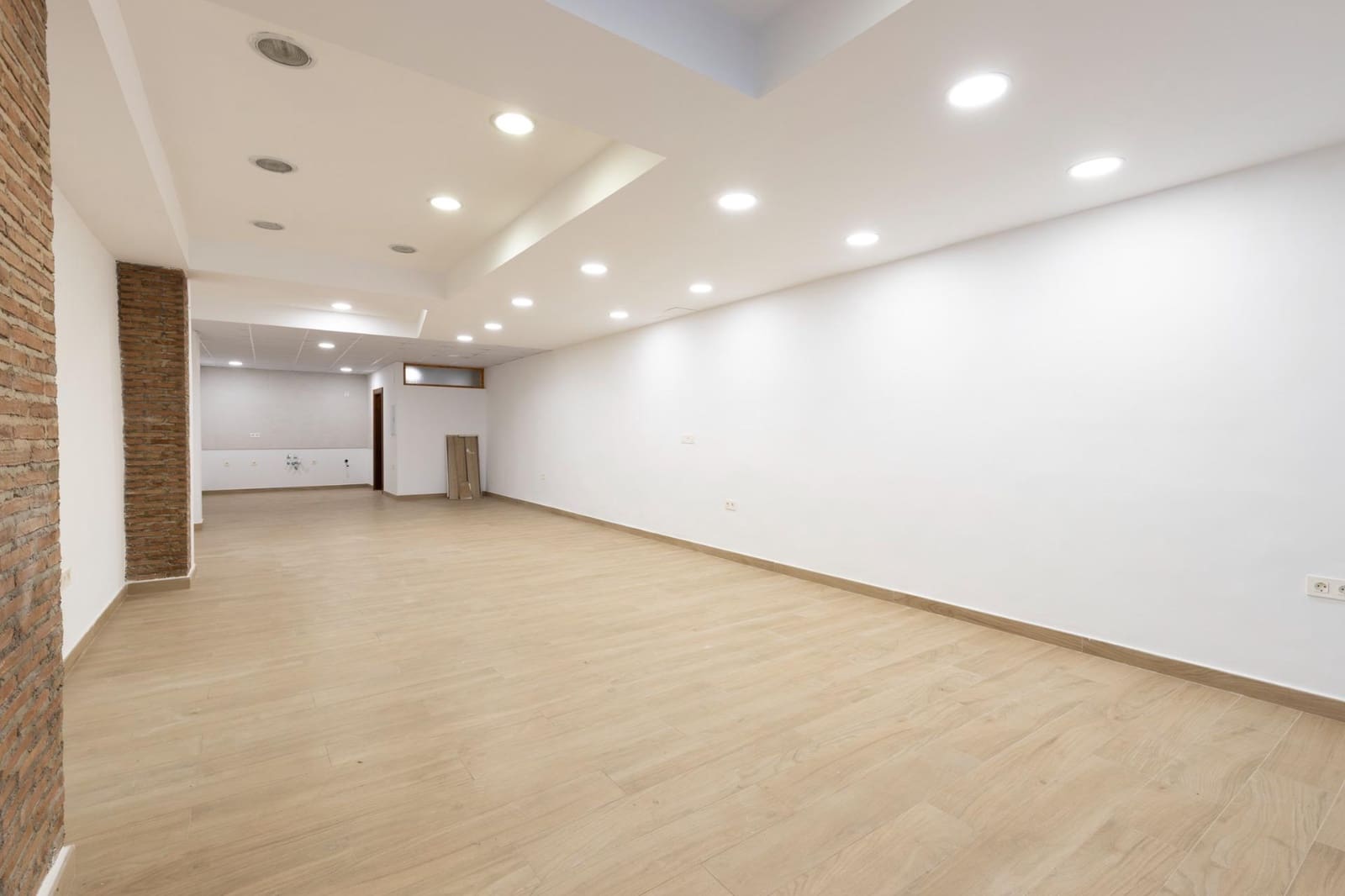 Kaupallinen myytävänä paikassa Granada kaupunki - 165 000 € (Ref: 9913383)