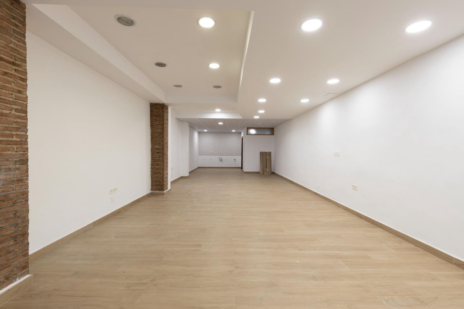 Kaupallinen myytävänä paikassa Granada kaupunki - 165 000 € (Ref: 9913383)