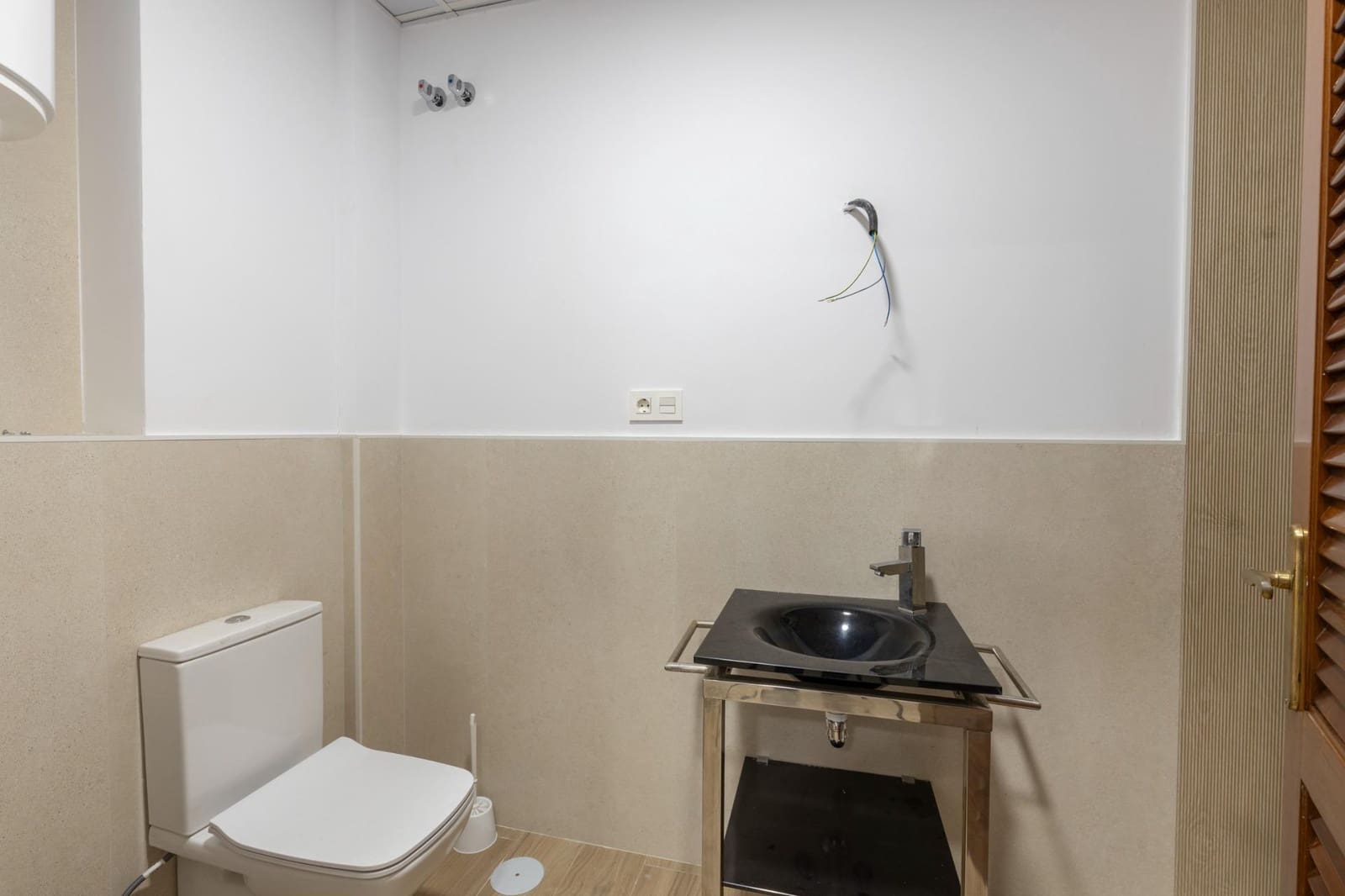 Kaupallinen myytävänä paikassa Granada kaupunki - 165 000 € (Ref: 9913383)