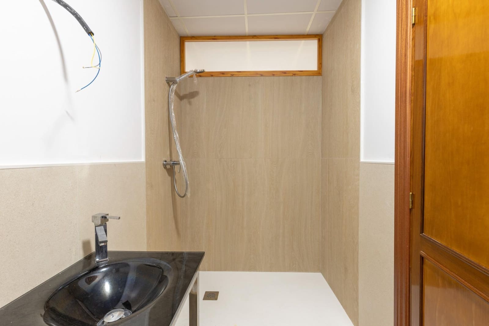 Kaupallinen myytävänä paikassa Granada kaupunki - 165 000 € (Ref: 9913383)