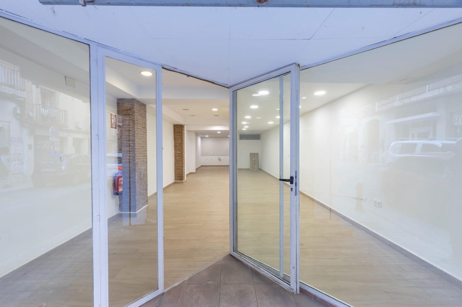 Kaupallinen myytävänä paikassa Granada kaupunki - 165 000 € (Ref: 9913383)