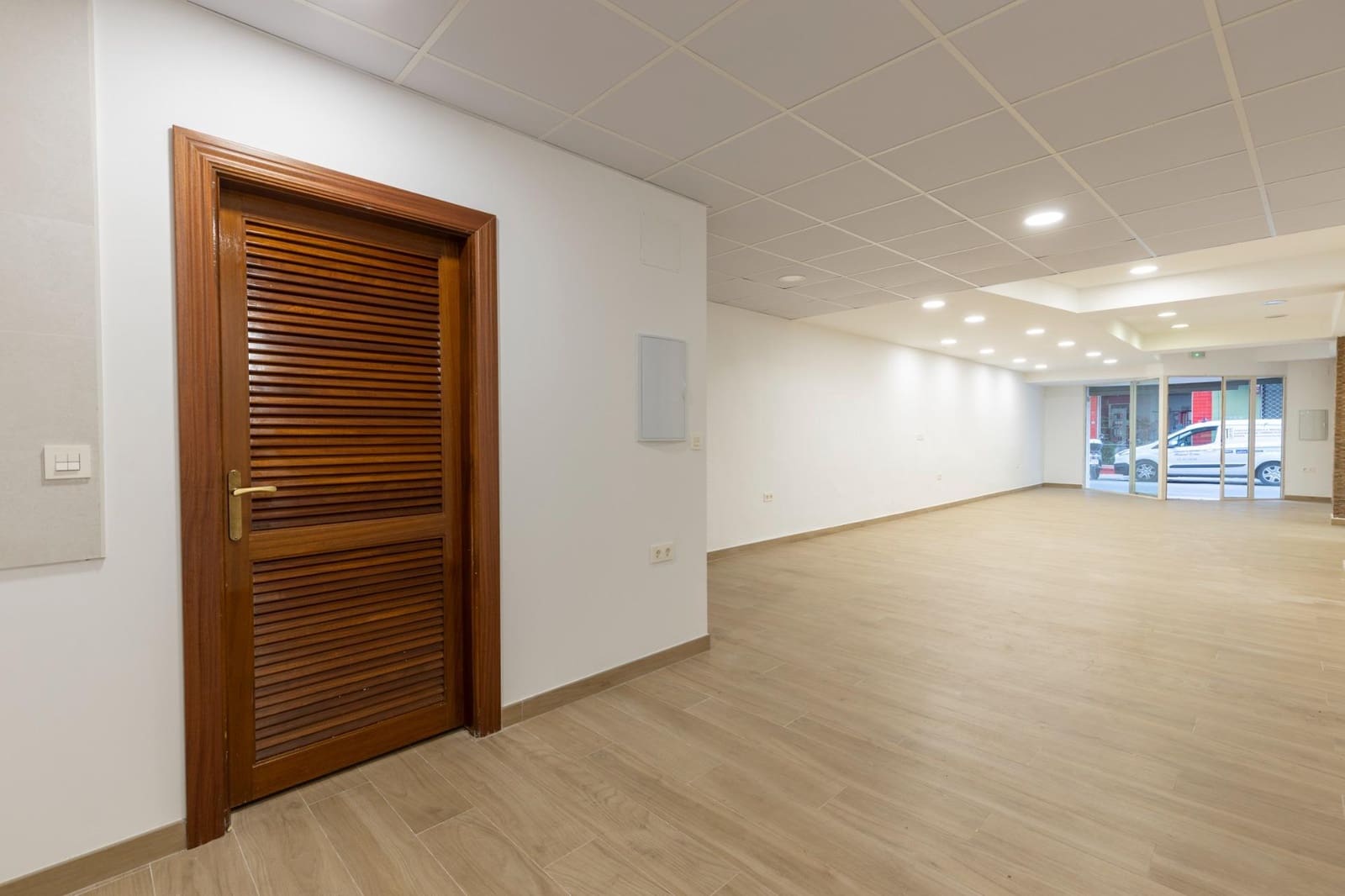 Kaupallinen myytävänä paikassa Granada kaupunki - 165 000 € (Ref: 9913383)