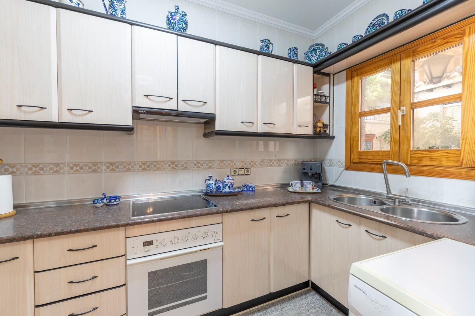 3 soveværelse Villa til salg i Granada by med garage - € 479.000 (Ref: 9913387)