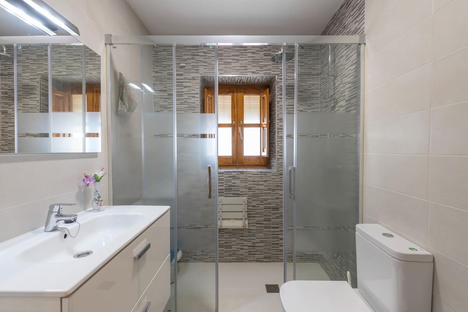 3 soveværelse Villa til salg i Granada by med garage - € 479.000 (Ref: 9913387)