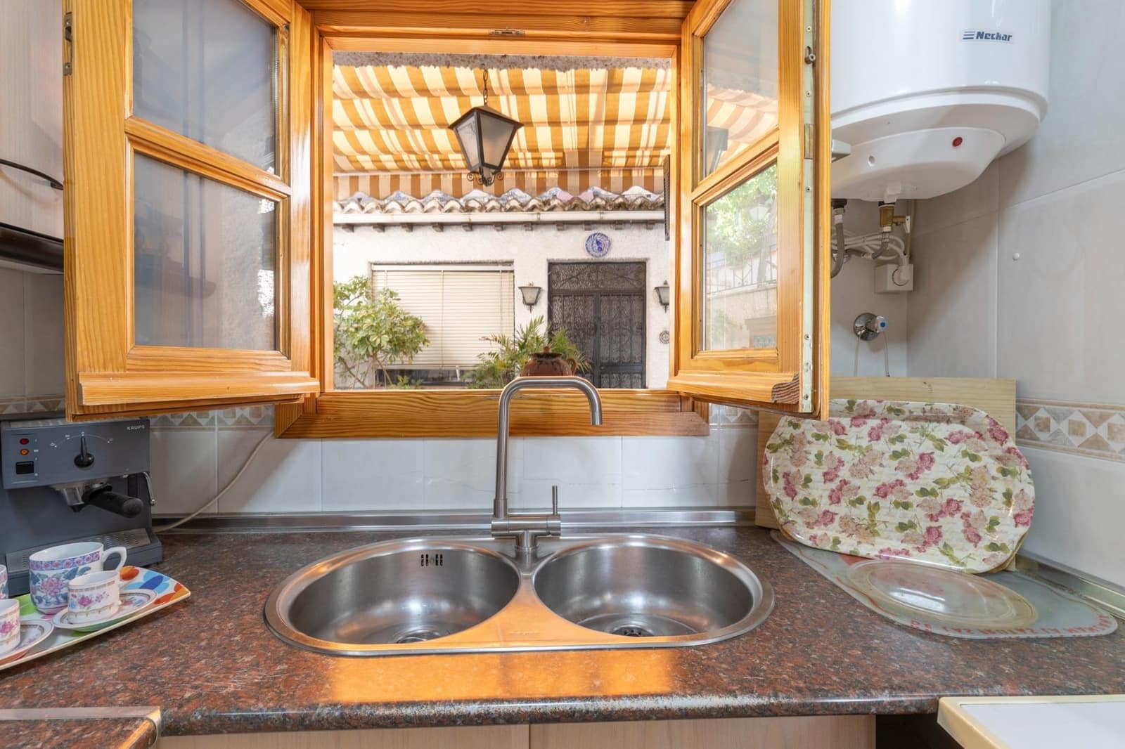3 soveværelse Villa til salg i Granada by med garage - € 479.000 (Ref: 9913387)
