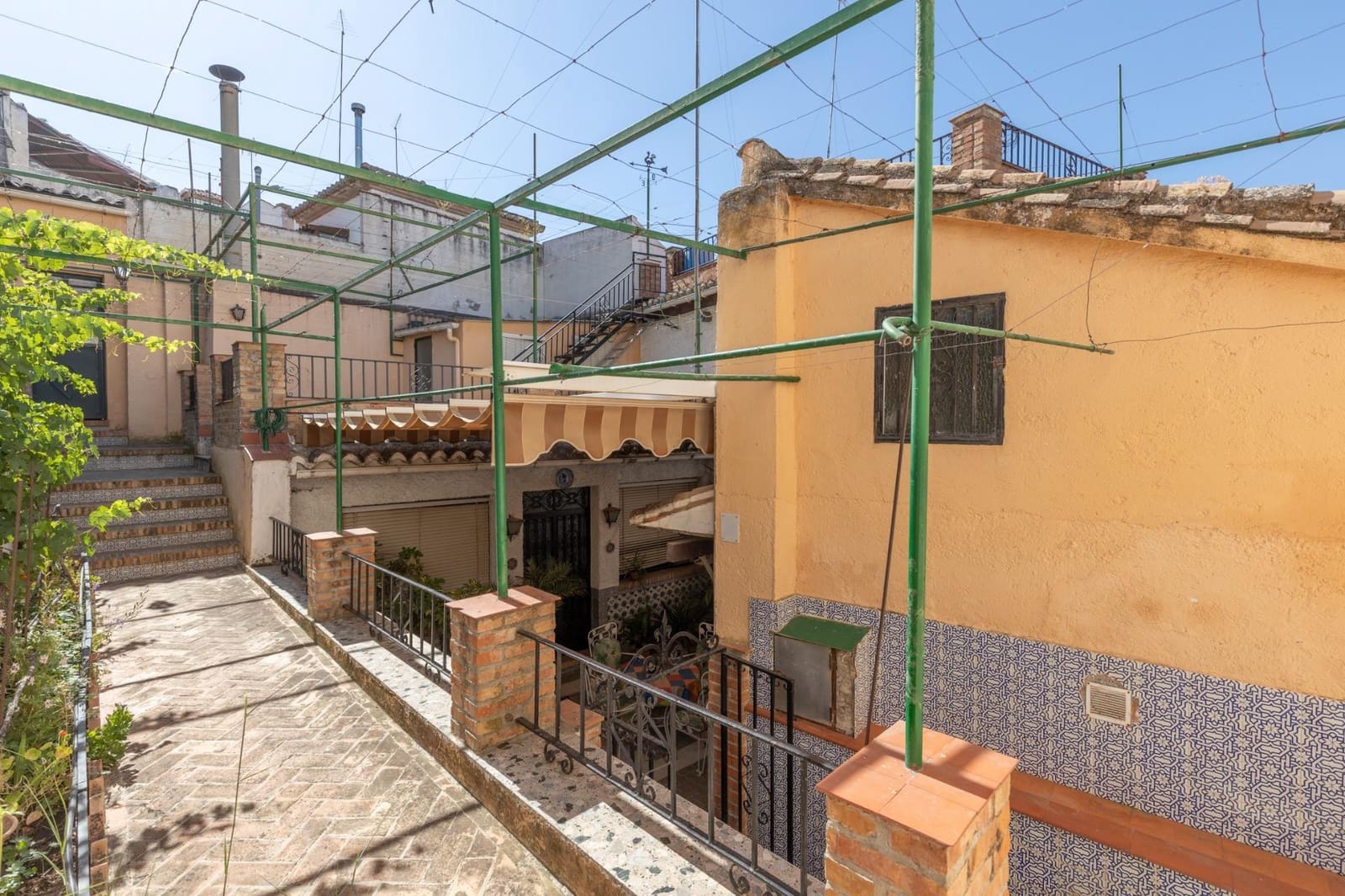 3 soveværelse Villa til salg i Granada by med garage - € 479.000 (Ref: 9913387)