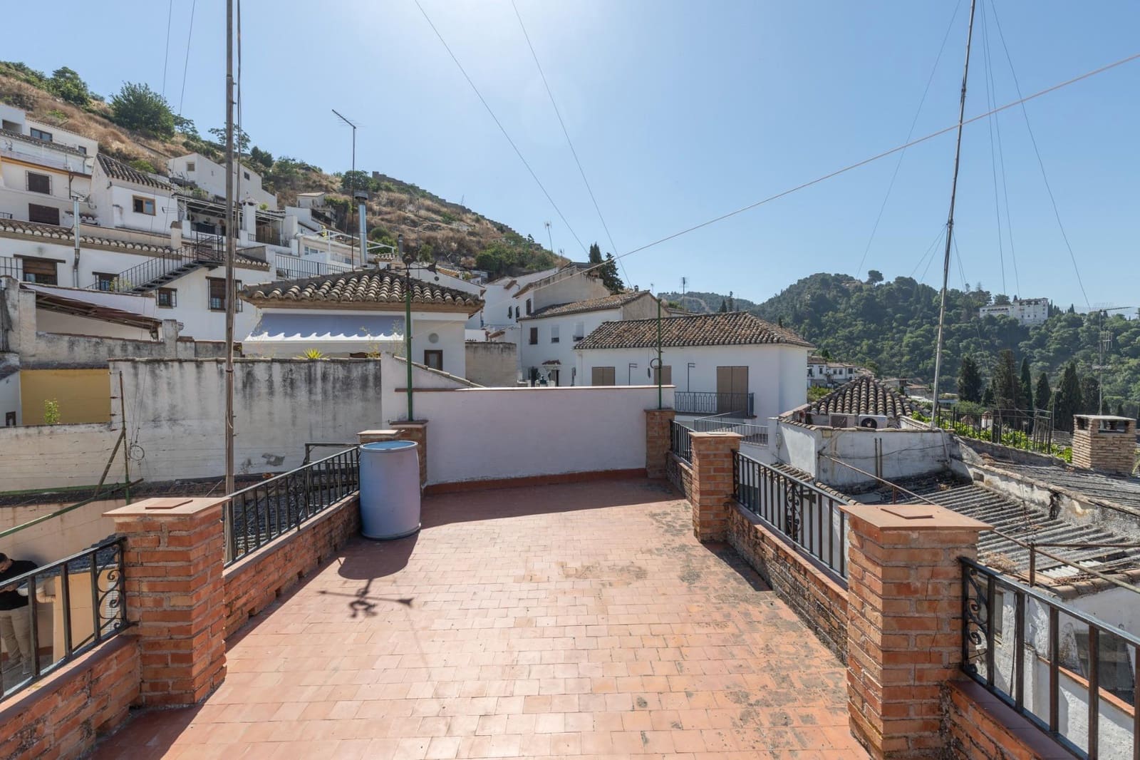 3 soveværelse Villa til salg i Granada by med garage - € 479.000 (Ref: 9913387)