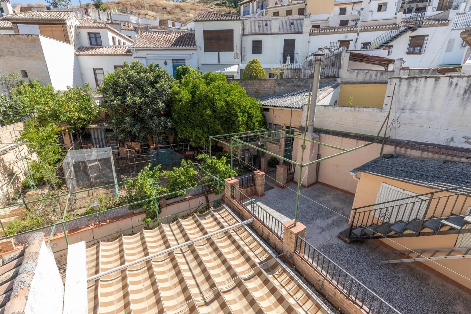 3 soveværelse Villa til salg i Granada by med garage - € 479.000 (Ref: 9913387)