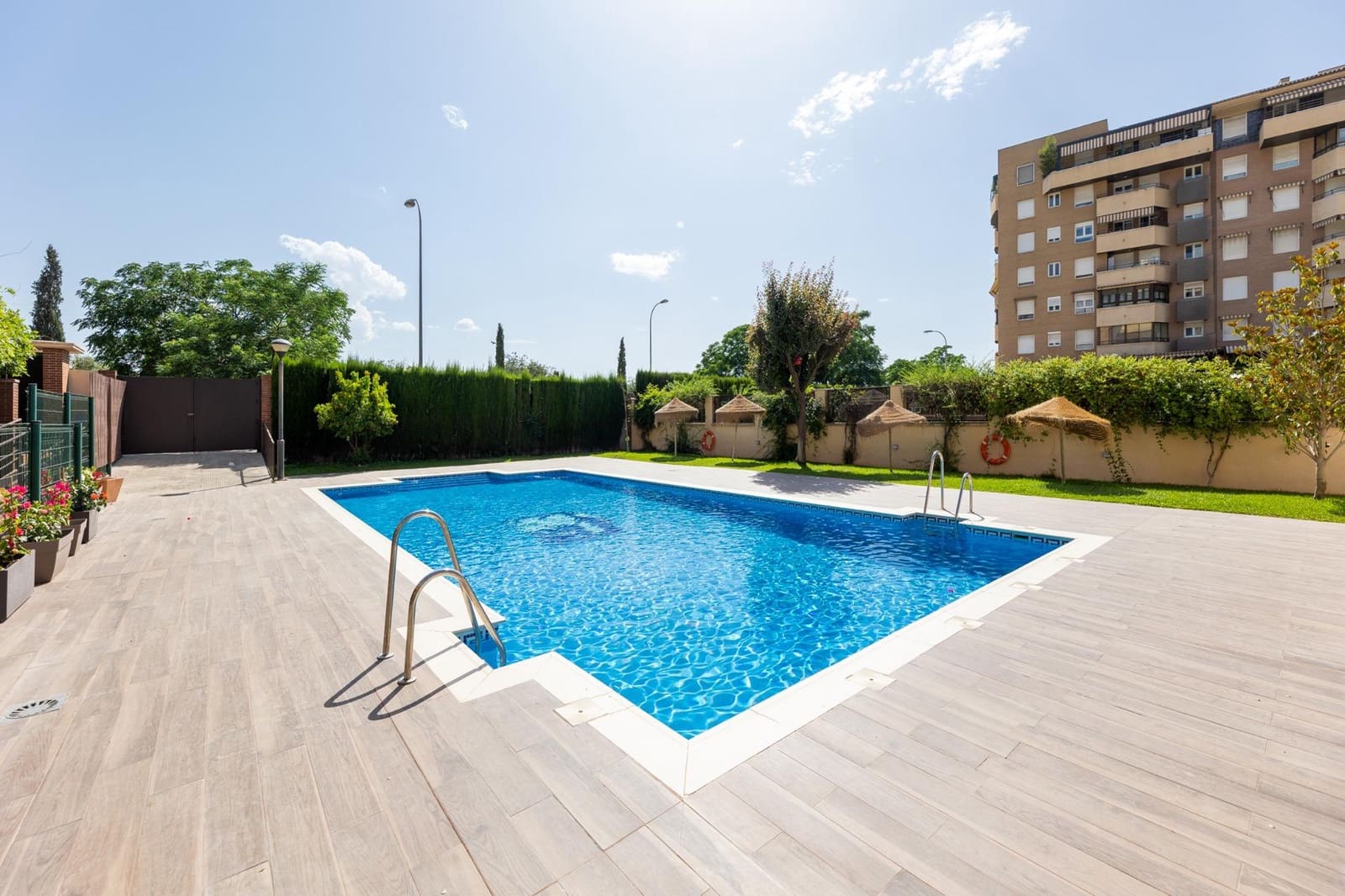3 slaapkamer Flat te koop in Granada stad met zwembad garage - € 370.000 (Ref: 9916090)