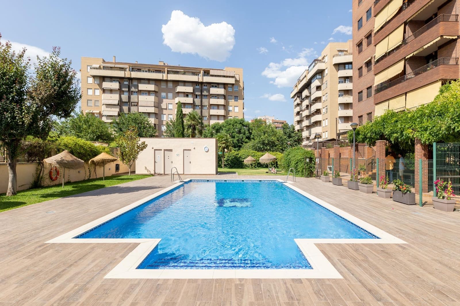 3 slaapkamer Flat te koop in Granada stad met zwembad garage - € 370.000 (Ref: 9916090)