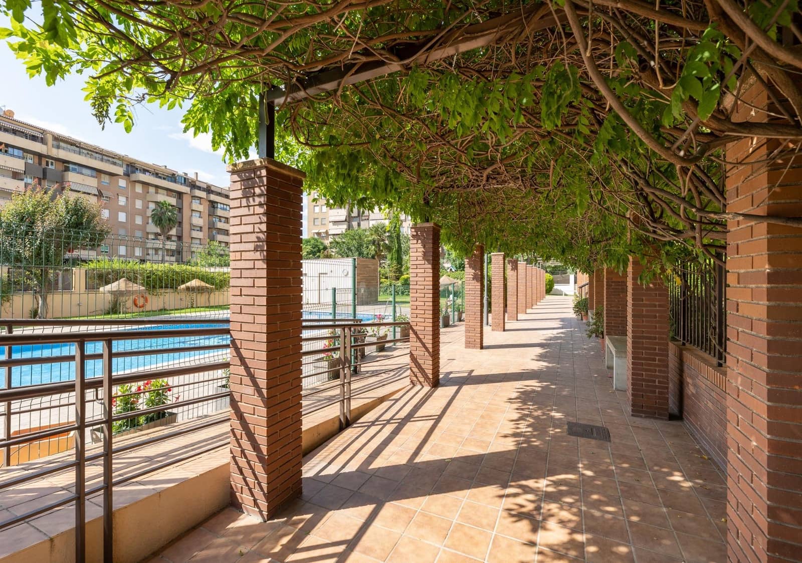 3 slaapkamer Flat te koop in Granada stad met zwembad garage - € 370.000 (Ref: 9916090)