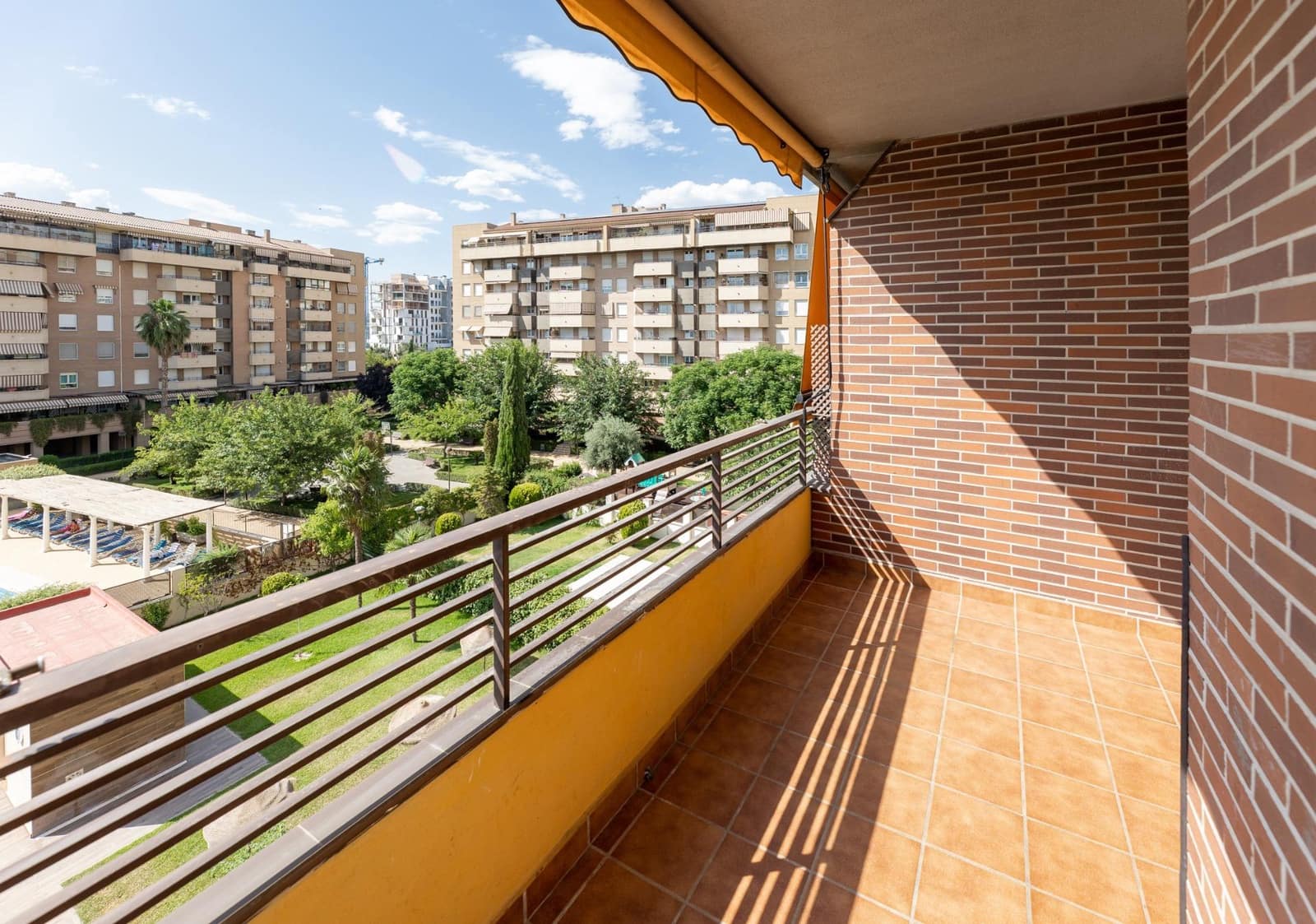 3 slaapkamer Flat te koop in Granada stad met zwembad garage - € 370.000 (Ref: 9916090)