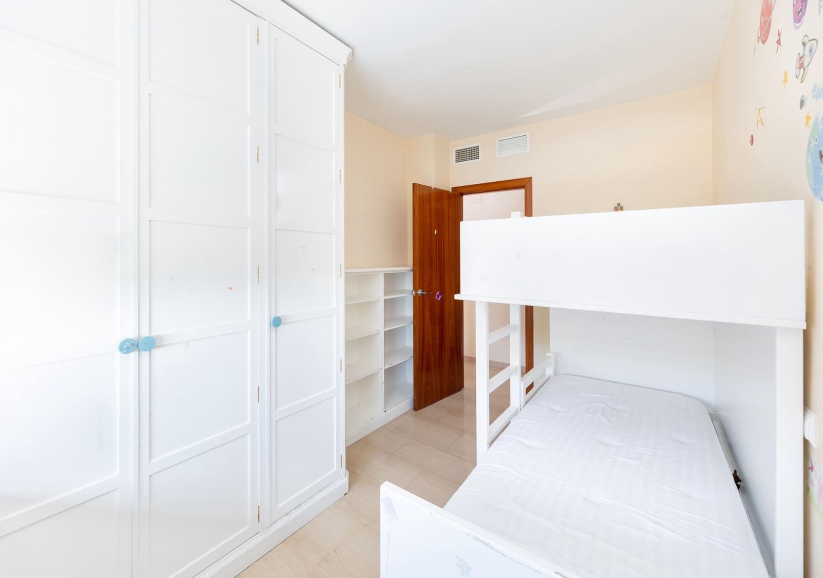 3 slaapkamer Flat te koop in Granada stad met zwembad garage - € 370.000 (Ref: 9916090)