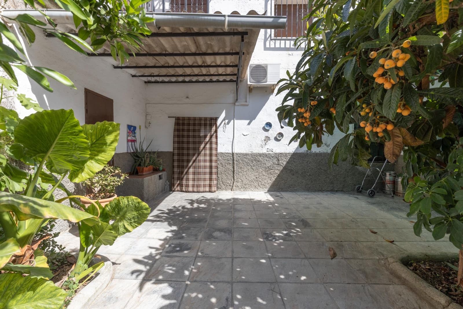 12 soverom Finca/Herregård til salgs i Huetor Vega med garasje - € 495 000 (Ref: 9920636)