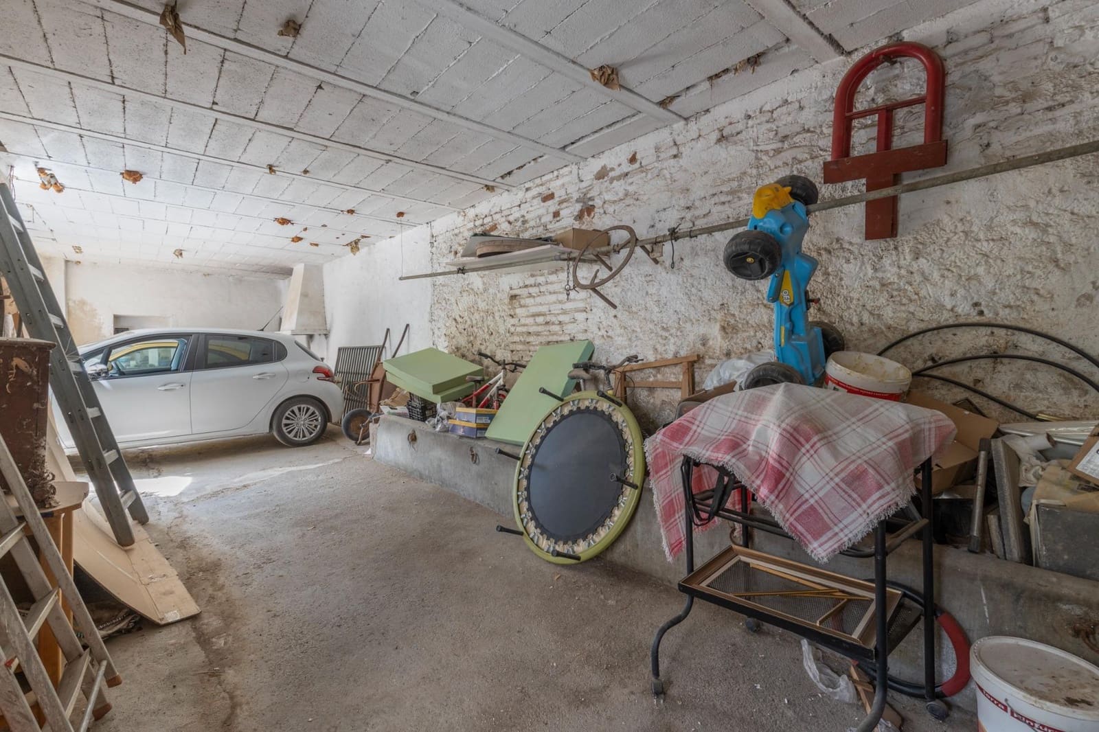 12 soverom Finca/Herregård til salgs i Huetor Vega med garasje - € 495 000 (Ref: 9920636)
