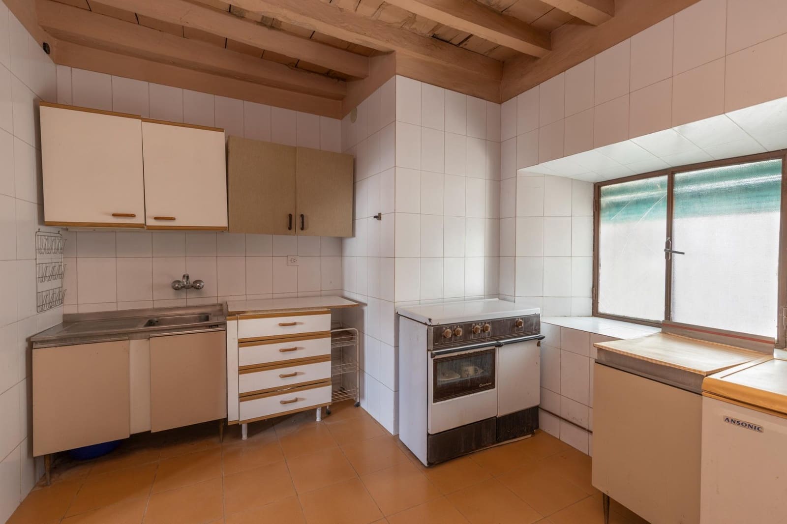 12 soverom Finca/Herregård til salgs i Huetor Vega med garasje - € 495 000 (Ref: 9920636)
