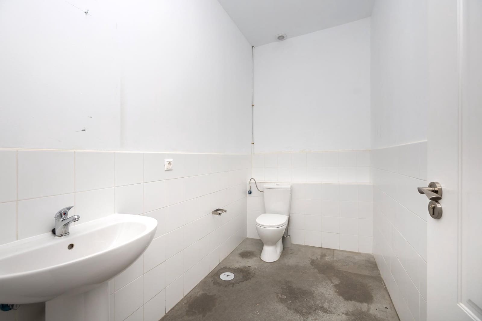 Erhverv til salg i Granada by - € 250.000 (Ref: 9920638)