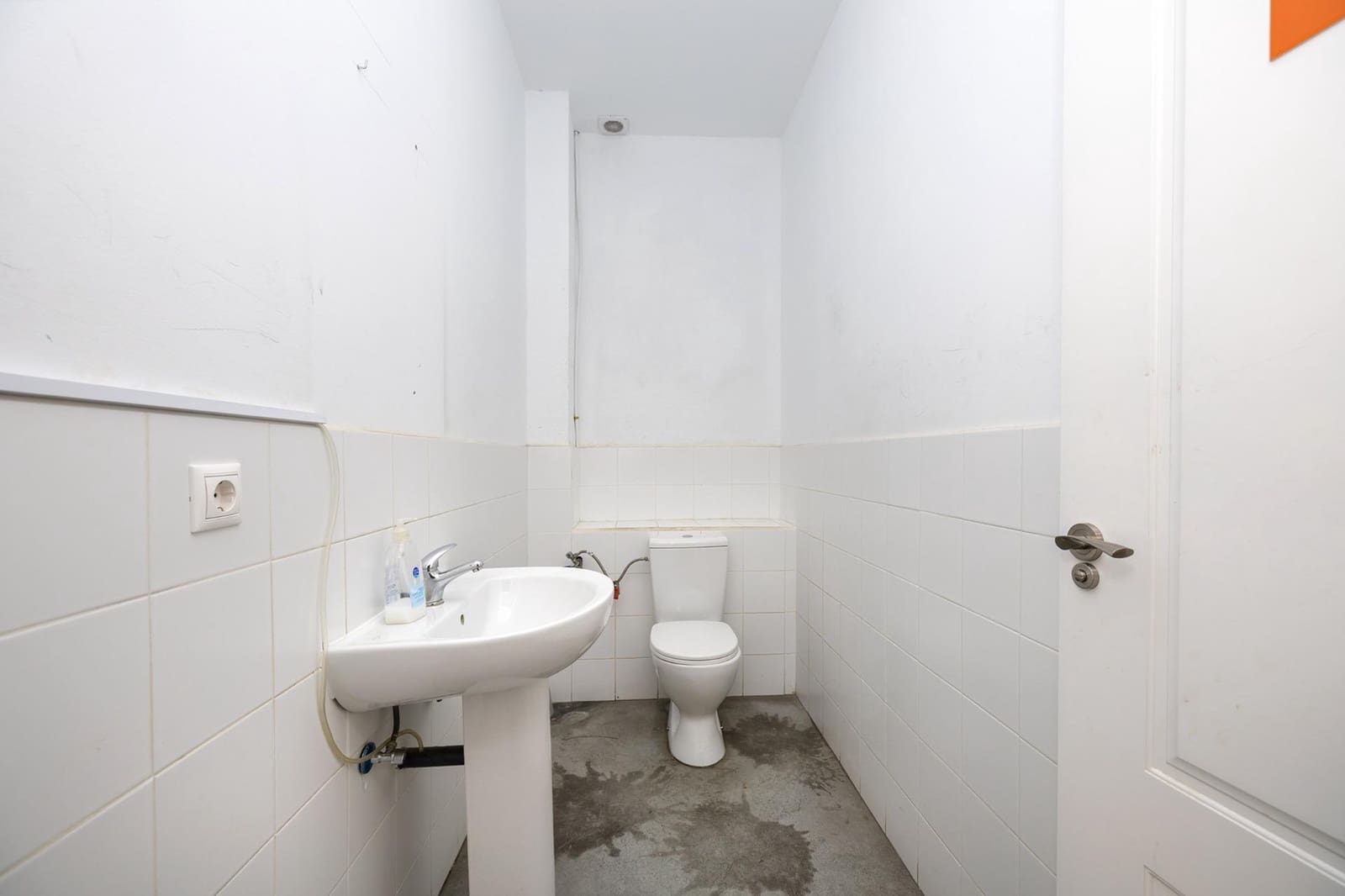 Erhverv til salg i Granada by - € 250.000 (Ref: 9920638)