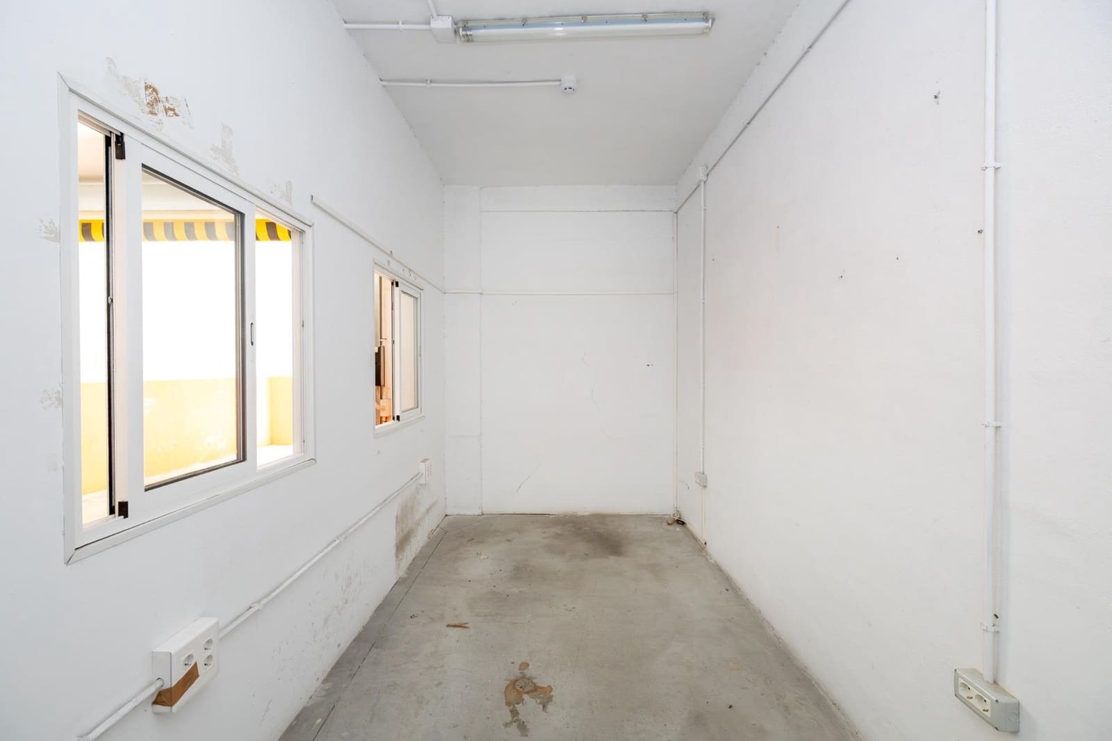 Erhverv til salg i Granada by - € 250.000 (Ref: 9920638)