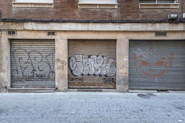 Erhverv til salg i Centro, Granada by - € 90.000 (Ref: 9920639)
