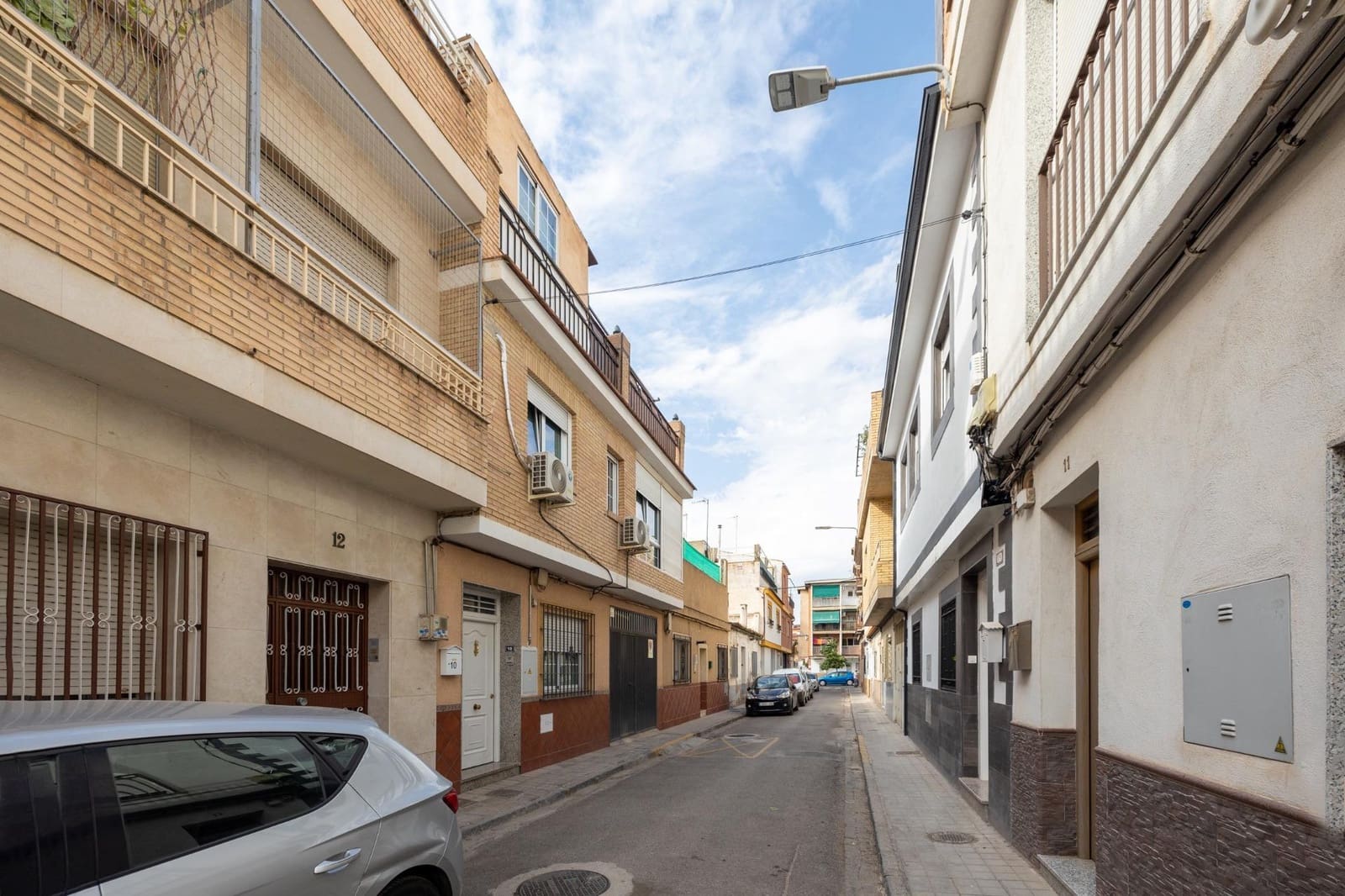 4 soveværelse Rækkehus til salg i Granada by med garage - € 300.000 (Ref: 9920640)