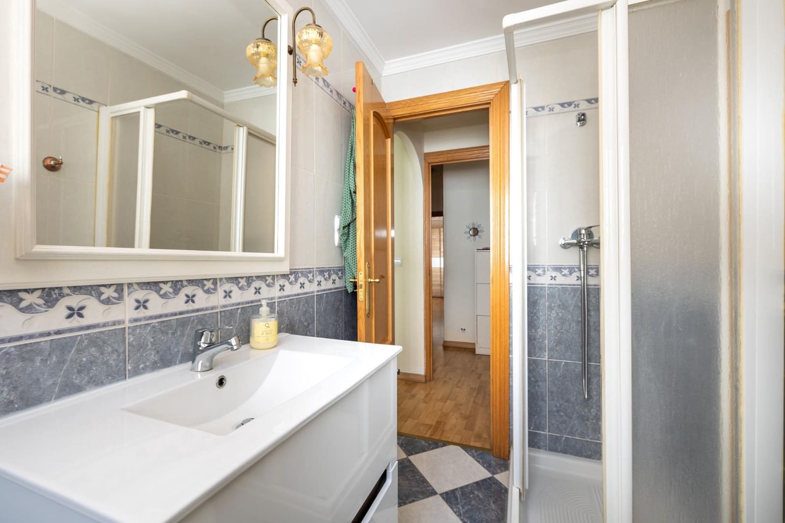 4 soveværelse Rækkehus til salg i Granada by med garage - € 300.000 (Ref: 9920640)