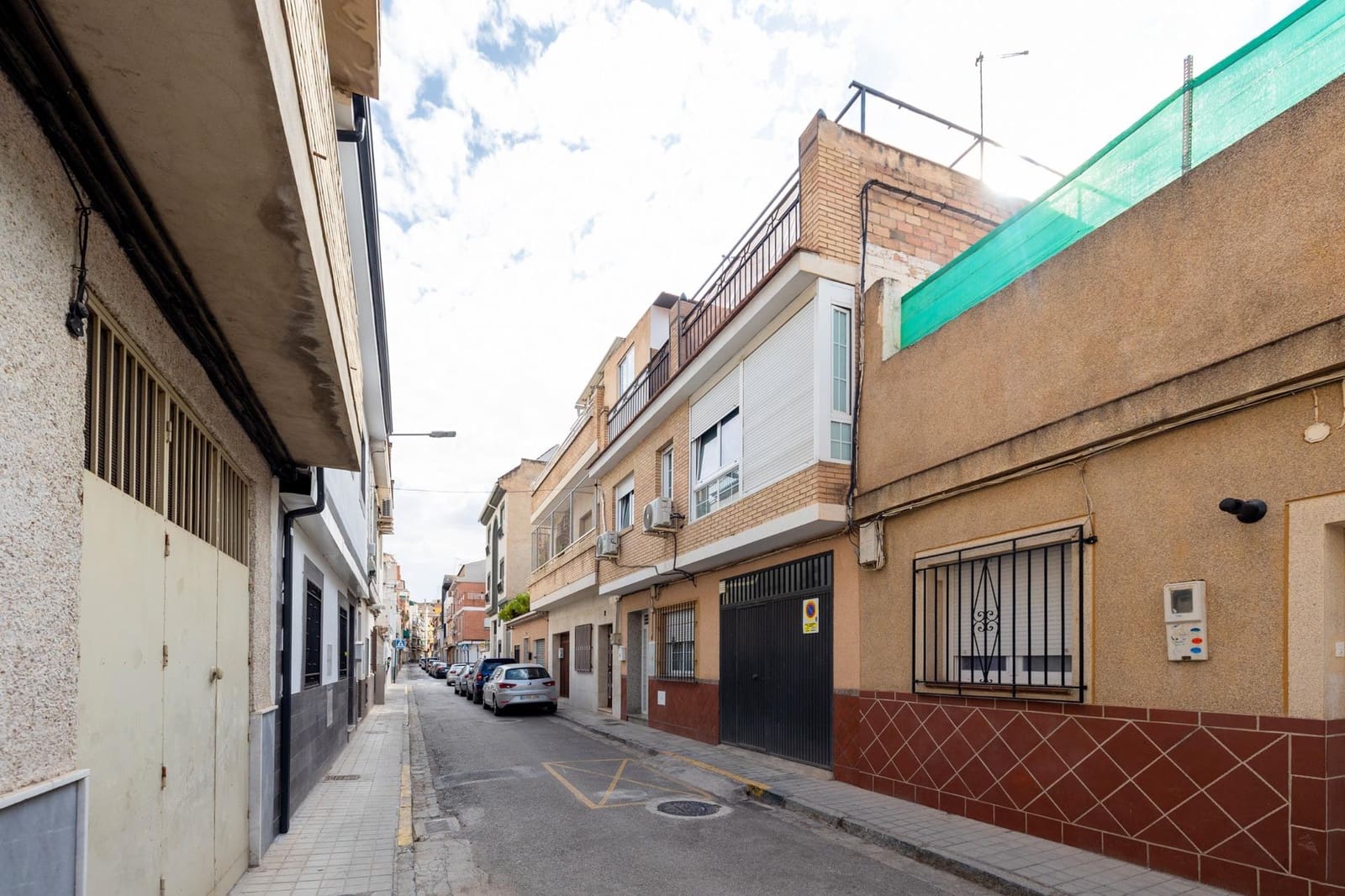 4 soveværelse Rækkehus til salg i Granada by med garage - € 300.000 (Ref: 9920640)