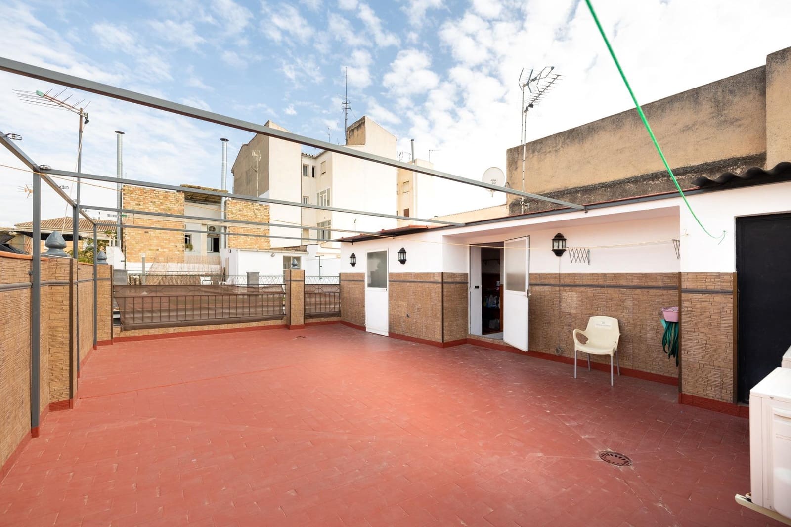 4 soveværelse Rækkehus til salg i Granada by med garage - € 300.000 (Ref: 9920640)