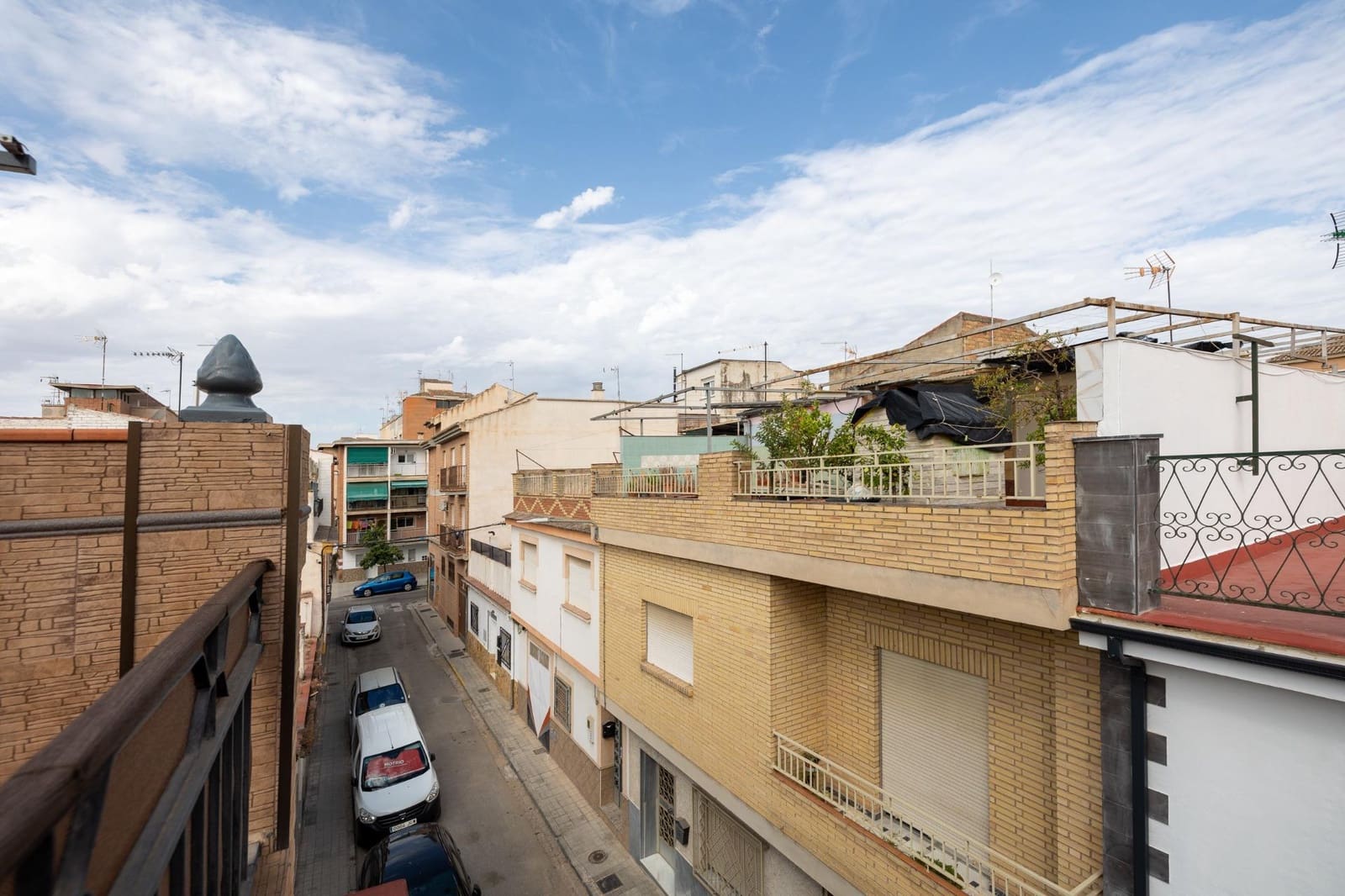 4 soveværelse Rækkehus til salg i Granada by med garage - € 300.000 (Ref: 9920640)