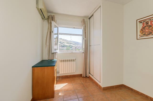 5 sypialnia Dom szeregowy na sprzedaż w Bola de Oro - Serrallo, Miasto Grenada z garażem - 550 000 € (Ref: 9920642)