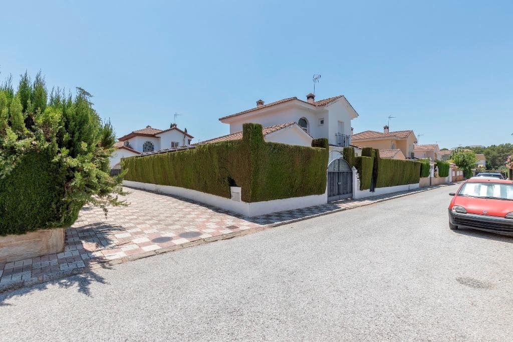 4 Zimmer Villa zu verkaufen in Albolote mit Pool Garage - 285.000 € (Ref: 9920644)