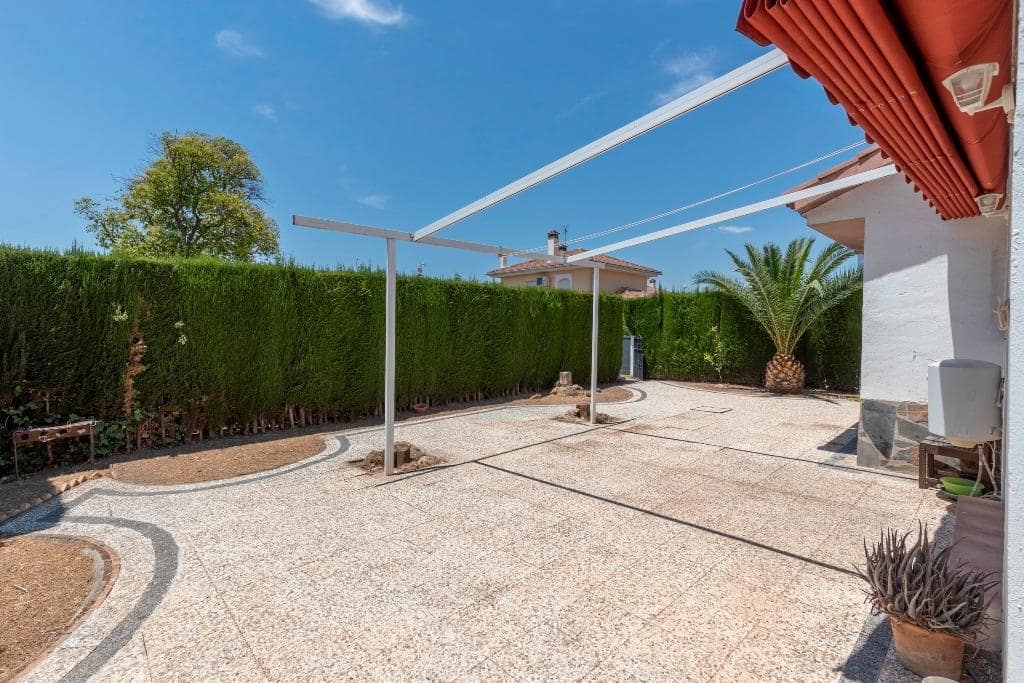 4 Zimmer Villa zu verkaufen in Albolote mit Pool Garage - 285.000 € (Ref: 9920644)