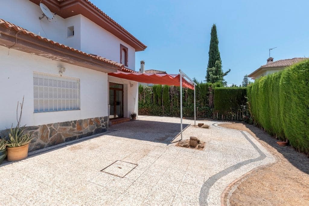 4 Zimmer Villa zu verkaufen in Albolote mit Pool Garage - 285.000 € (Ref: 9920644)