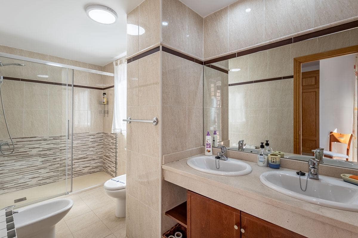 4 camera da letto Villa in vendita in Huetor Vega con piscina garage - 650.000 € (Rif: 9920645)