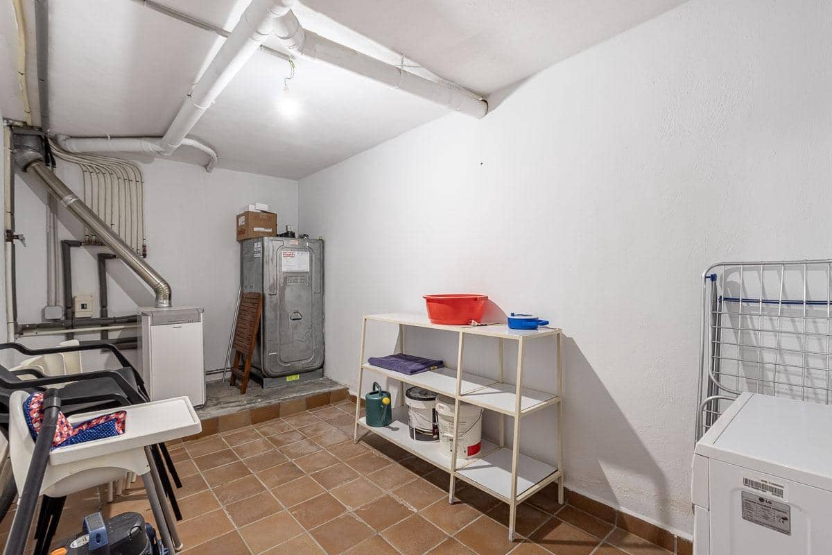 4 camera da letto Villa in vendita in Huetor Vega con piscina garage - 650.000 € (Rif: 9920645)