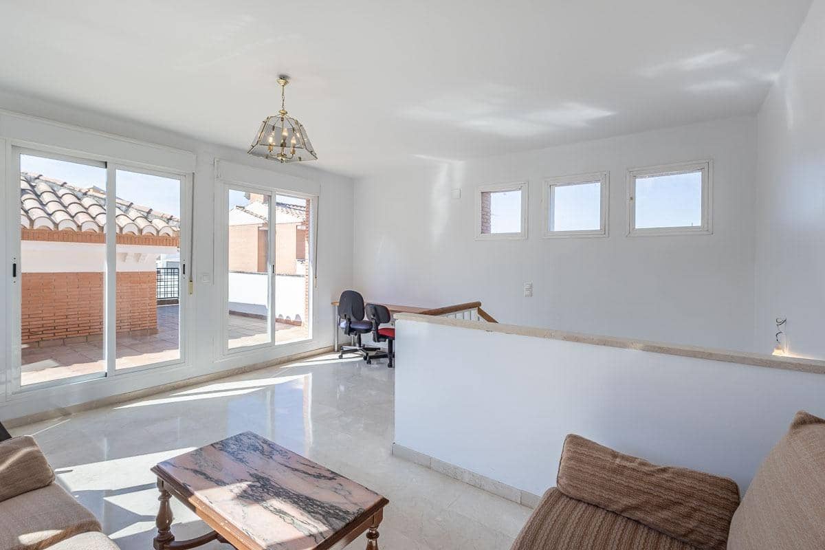 4 camera da letto Villa in vendita in Huetor Vega con piscina garage - 650.000 € (Rif: 9920645)