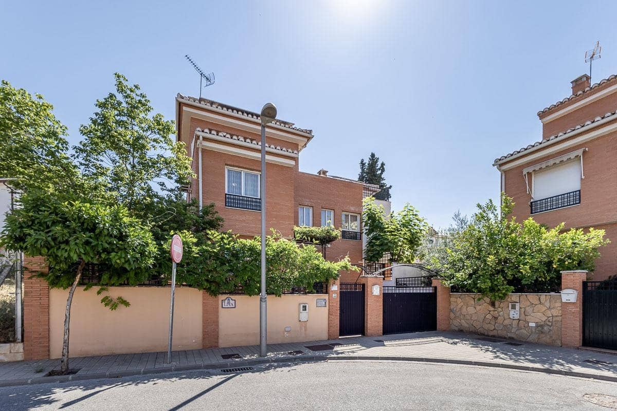 4 camera da letto Villa in vendita in Huetor Vega con piscina garage - 650.000 € (Rif: 9920645)