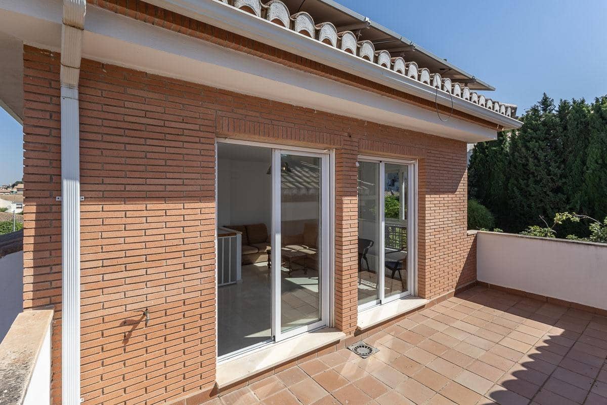 4 camera da letto Villa in vendita in Huetor Vega con piscina garage - 650.000 € (Rif: 9920645)