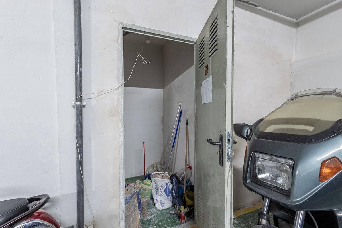 Garage for sale in Granada city - € 64,500 (Ref: 9922544)