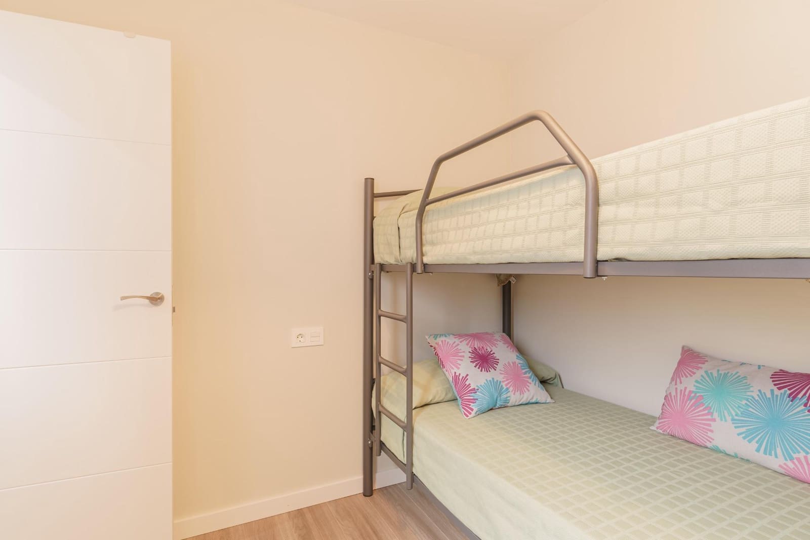 2 soveværelse Lejlighed til leje i Motril med swimmingpool garage - € 1.500 (Ref: 9922549)