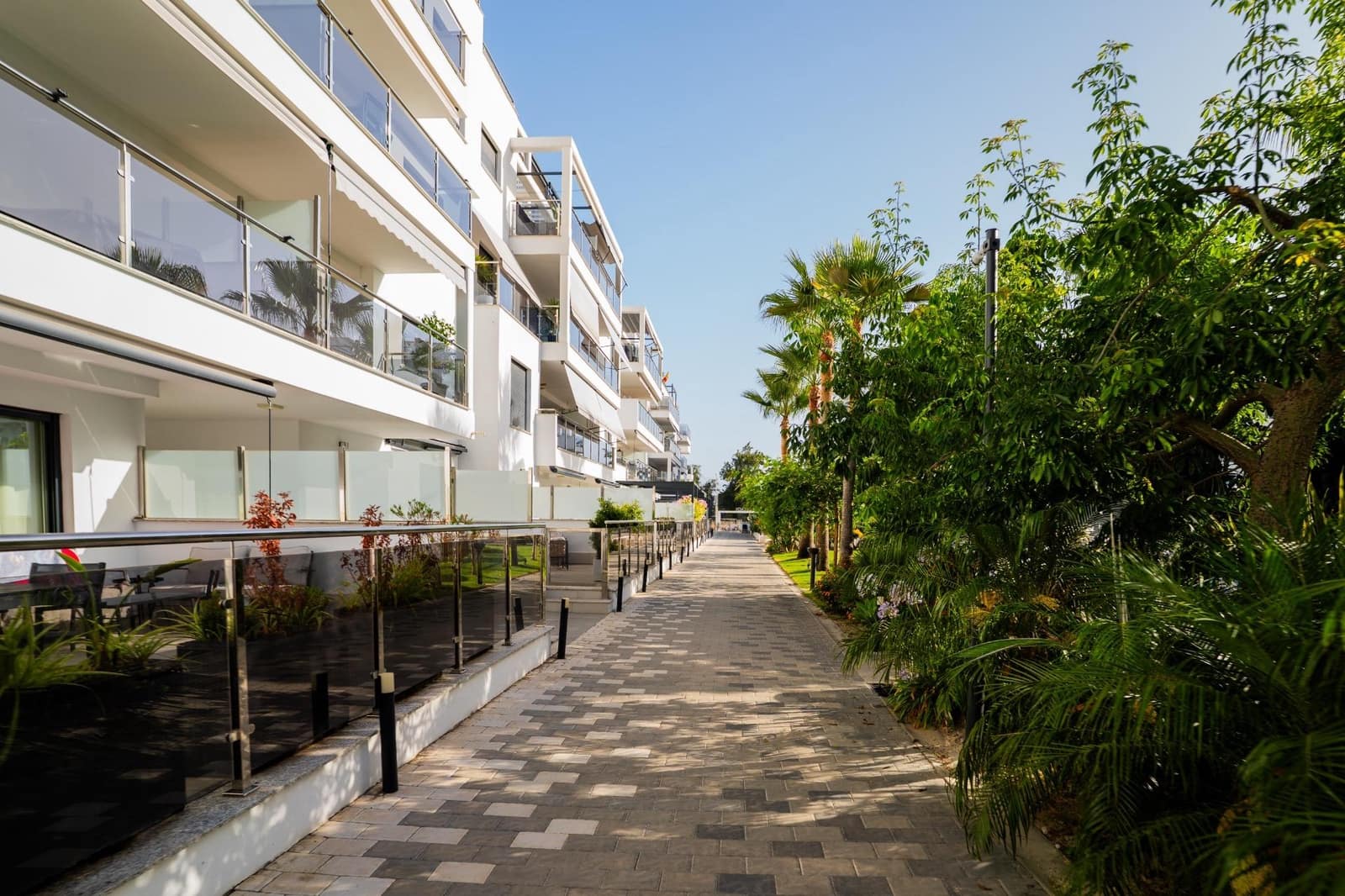 2 soveværelse Lejlighed til leje i Motril med swimmingpool garage - € 1.500 (Ref: 9922549)