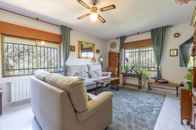 5 sypialnia Willa na sprzedaż w Gójar z basenem garażem - 445 000 € (Ref: 9924804)