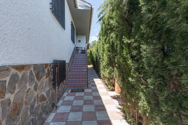 5 sypialnia Willa na sprzedaż w Gójar z basenem garażem - 445 000 € (Ref: 9924804)